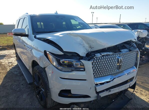 5LMJJ2LG7REL24559 2024 LINCOLN NAVIGATOR White Դիմացի տեսք