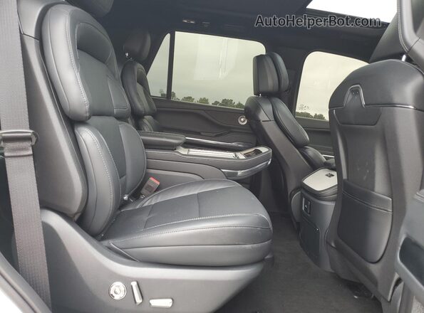 5LMJJ2LG7SEL02034 2025 LINCOLN NAVIGATOR White უკანა სალონის ხედი