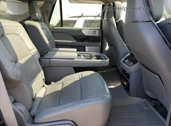 5LMJJ2LT1LEL01816 2020 LINCOLN NAVIGATOR Silver Rear interior view