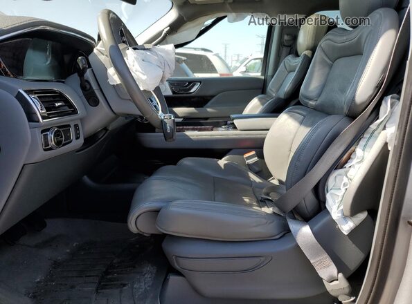 5LMJJ2LT1LEL01816 2020 LINCOLN NAVIGATOR Silver Front interior view