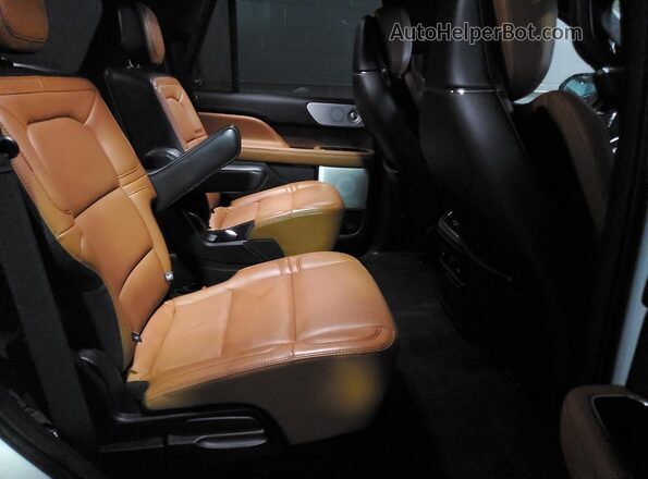 5LMJJ2LT3LEL17788 2020 LINCOLN NAVIGATOR White Widok wnętrza z tyłu