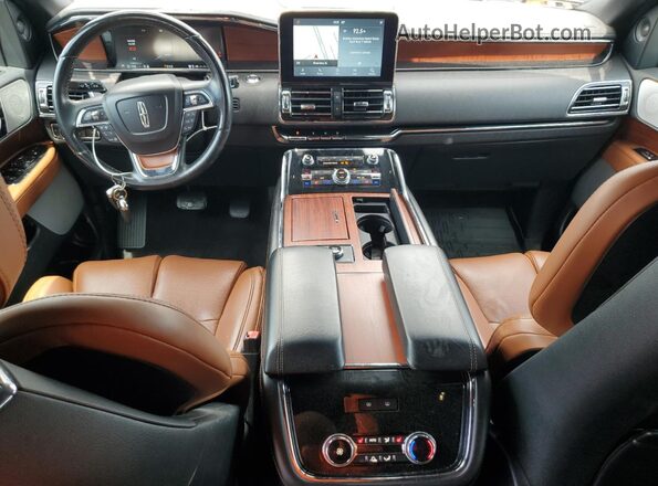 5LMJJ2LT6LEL13993 2020 LINCOLN NAVIGATOR Черный Вид панели приборов
