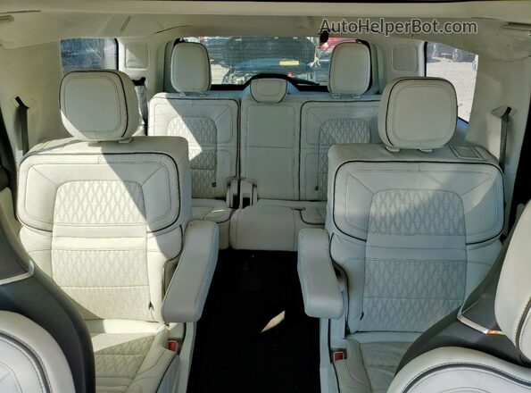 5LMJJ2TG9REL06211 2024 LINCOLN NAVIGATOR White Vista de los asientos traseros