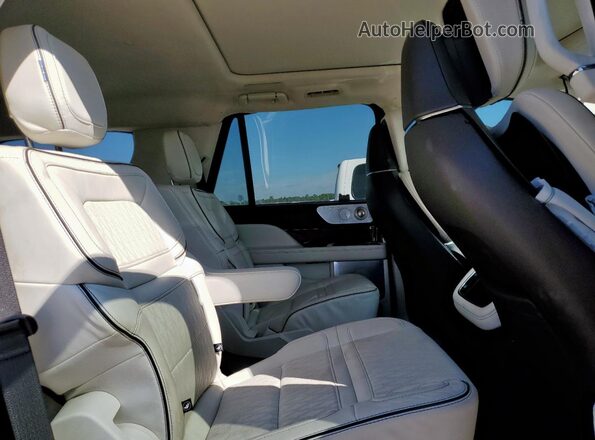 5LMJJ2TG9REL06211 2024 LINCOLN NAVIGATOR White Vista interior trasera
