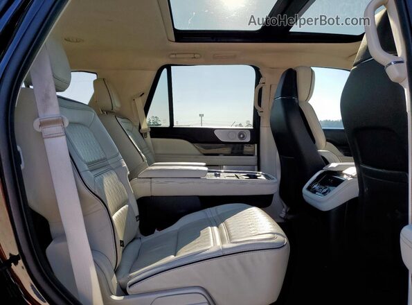 5LMJJ2TT7LEL13436 2020 LINCOLN NAVIGATOR Black Rear interior view