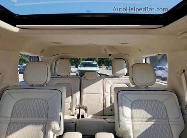 5LMJJ2TT7LEL13436 2020 LINCOLN NAVIGATOR Black Rear seats view