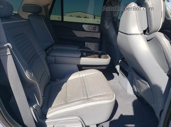 5LMJJ2TT7LEL13565 2020 LINCOLN NAVIGATOR Синий Вид задней части салона