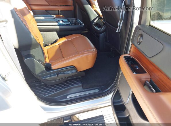 5LMJJ3LT7KEL04773 2019 LINCOLN NAVIGATOR L Silver Vista de la etiqueta del VIN