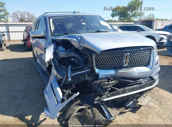 5LMJJ3TTXLEL22282 2020 LINCOLN NAVIGATOR Light Blue Front view