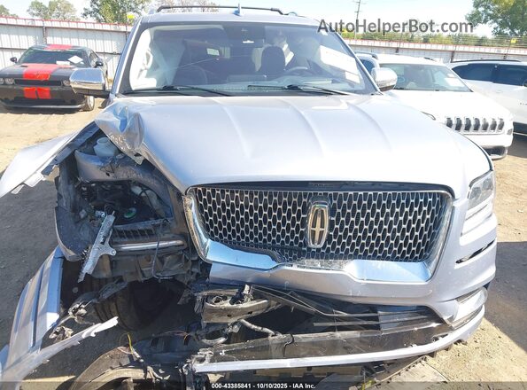 5LMJJ3TTXLEL22282 2020 LINCOLN NAVIGATOR Light Blue Rear interior view