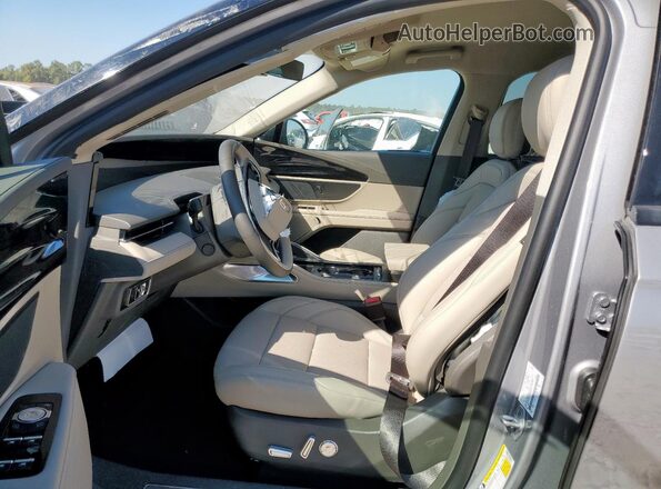 5LMPJ8JA2SJ946530 2025 LINCOLN NAUTILUS Silver წინა სალონის ხედი