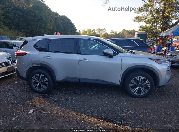 5N1AT3BB5MC710586 2021 NISSAN ROGUE Silver Widok wnętrza z tyłu