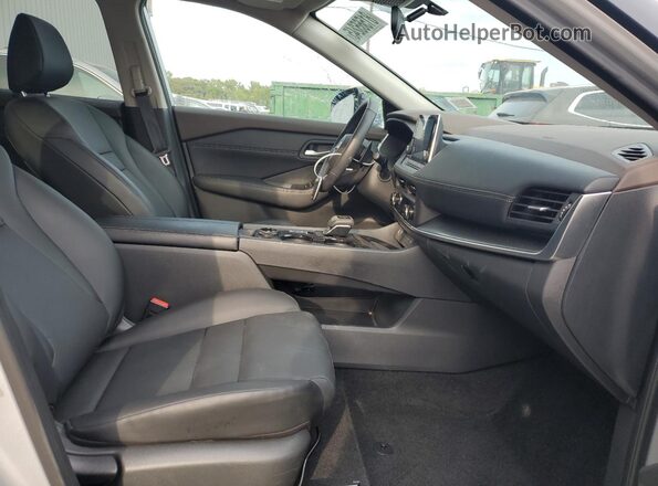 5N1BT3BB0PC882811 2023 NISSAN ROGUE Silver Front interior view