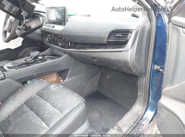 5N1BT3CB2RC717926 2024 NISSAN ROGUE Синий Вид салона спереди