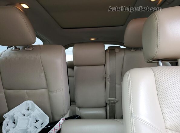 5N1DR2DM4LC585177 2020 NISSAN PATHFINDER Red Widok tylnych siedzeń
