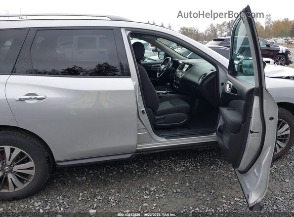 5N1DR2MM1HC657900 2017 NISSAN PATHFINDER Silver Вид салону спереду