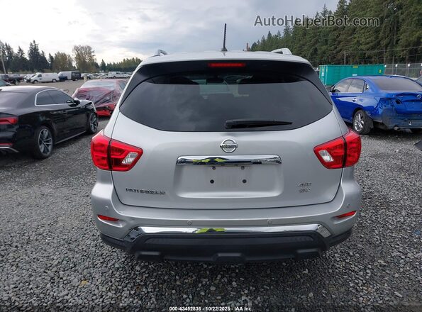 5N1DR2MM1HC657900 2017 NISSAN PATHFINDER Silver 