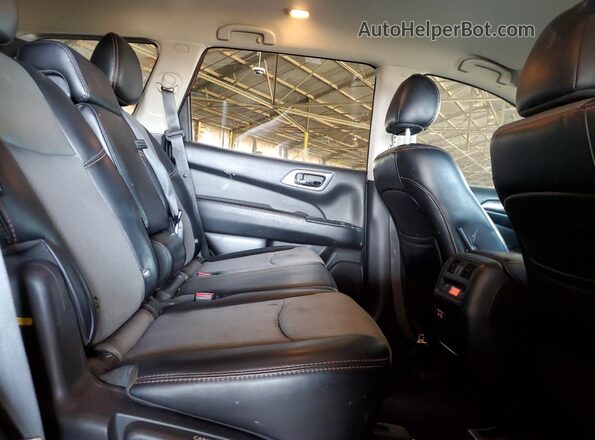 5N1DR2MN0KC635290 2019 NISSAN PATHFINDER Red Rear interior view