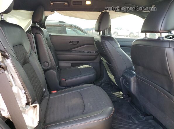 5N1DR3BD0PC259374 2023 NISSAN PATHFINDER Green Widok wnętrza z tyłu