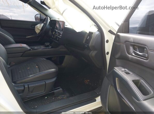 5N1DR3BD4SC224698 2025 NISSAN PATHFINDER White Вид салону спереду