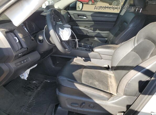 5N1DR3CC2PC222400 2023 NISSAN PATHFINDER Silver Front interior view