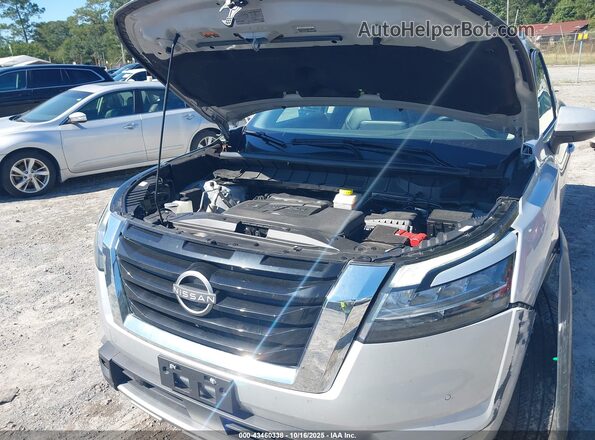 5N1DR3CC2PC262072 2023 NISSAN PATHFINDER Silver Widok z tyłu