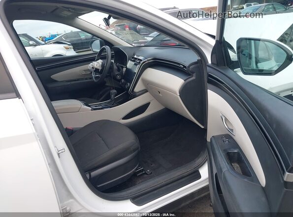 5NMJACAE2NH033957 2022 HYUNDAI TUCSON White Widok wnętrza z przodu