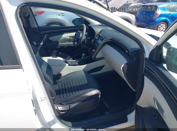 5NMJB3AE5NH137131 2022 HYUNDAI TUCSON Белый Вид салона спереди