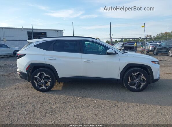 5NMJFCAE9NH093090 2022 HYUNDAI TUCSON White Vista interior trasera
