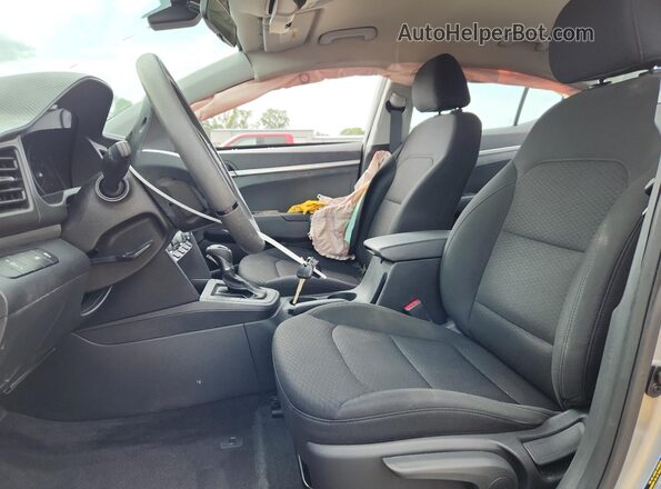 5NPD74LFXLH549832 2020 HYUNDAI ELANTRA Серебряный Вид салона спереди