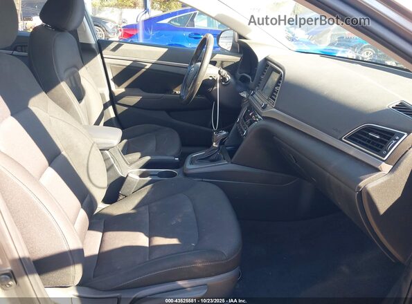 5NPD84LF8JH358355 2018 HYUNDAI ELANTRA Gray Vista interior delantera