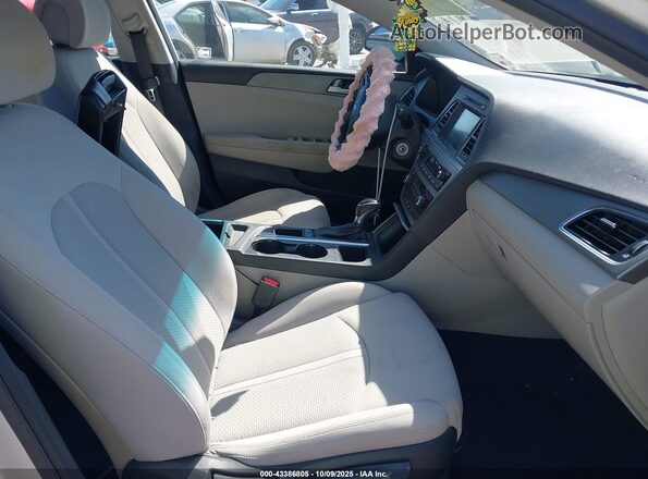 5NPE24AF4GH297345 2016 HYUNDAI SONATA Silver Widok wnętrza z przodu