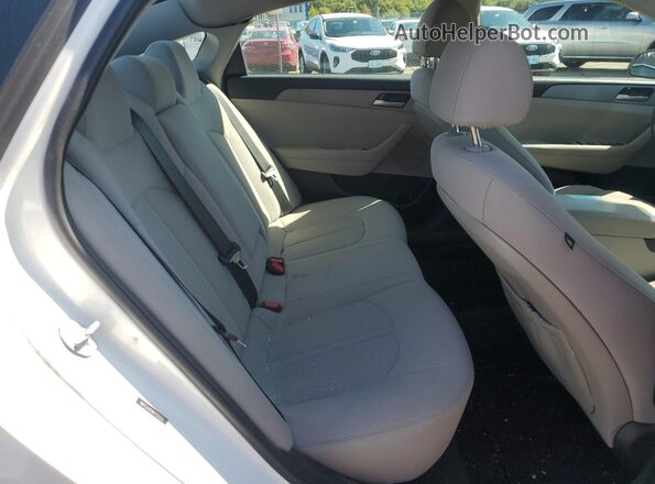 5NPE24AF6KH757033 2019 HYUNDAI SONATA White Հետևի նստատեղերի տեսք