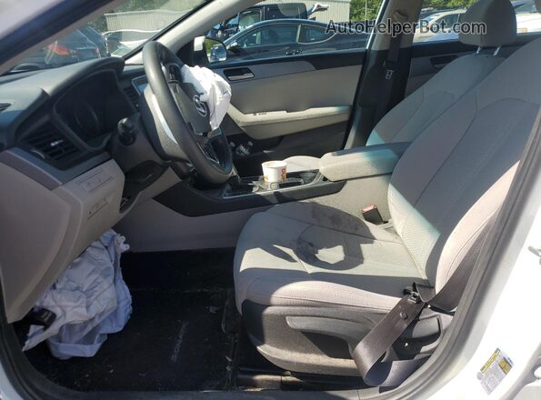 5NPE24AF6KH757033 2019 HYUNDAI SONATA White Սալոնի դիմացի տեսք