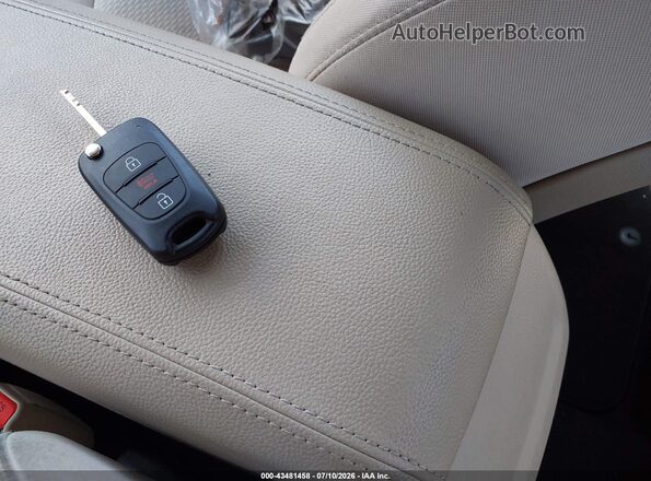 5NPE24AF8HH592966 2017 HYUNDAI SONATA White Vista del salpicadero