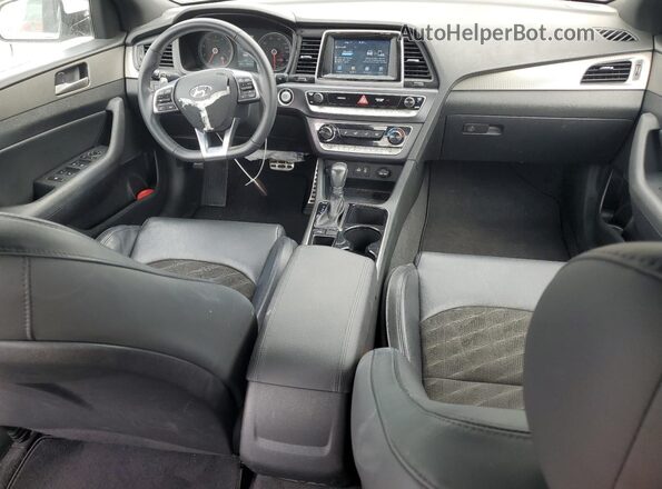 5NPE34AF7JH627693 2018 HYUNDAI SONATA White Dashboard view
