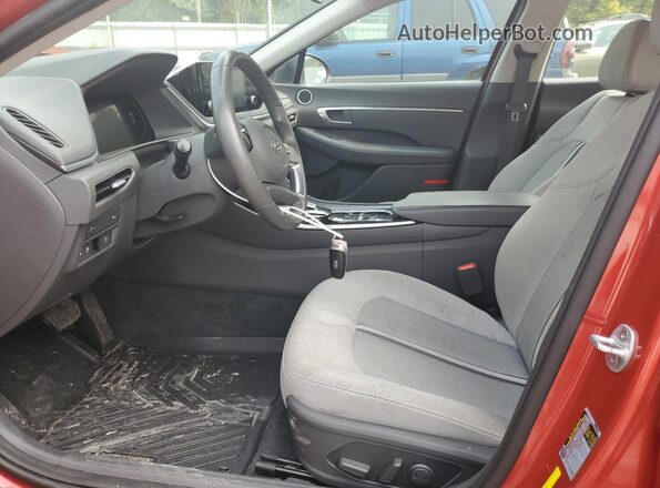 5NPEF4JA3LH017546 2020 HYUNDAI SONATA Red Widok wnętrza z przodu