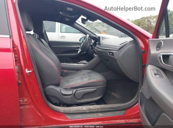5NPEJ4J27NH136338 2022 HYUNDAI SONATA Red Widok wnętrza z przodu