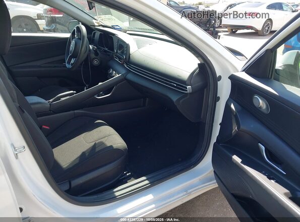 5NPLL4AG1MH049286 2021 HYUNDAI ELANTRA Белый Вид салона спереди