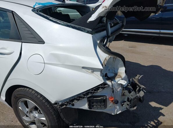 5NPLL4AG1MH049286 2021 HYUNDAI ELANTRA Белый Вид спереди