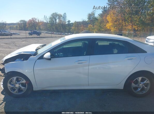 5NPLL4AG5NH053455 2022 HYUNDAI ELANTRA White Սալոնի 360 աստիճան տեսք