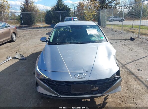 5NPLL4AGXNH075242 2022 HYUNDAI ELANTRA Silver Widok wnętrza z tyłu