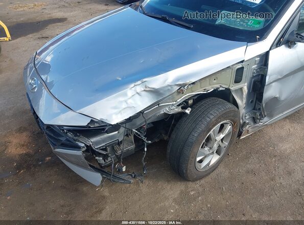 5NPLL4AGXNH075242 2022 HYUNDAI ELANTRA Silver Widok z przodu