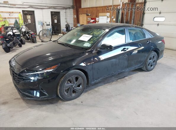 5NPLM4AG2NH071831 2022 HYUNDAI ELANTRA Black Przód lewy
