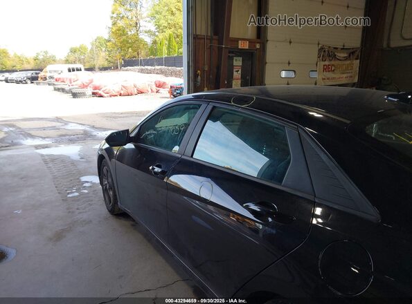 5NPLM4AG2NH071831 2022 HYUNDAI ELANTRA Black 