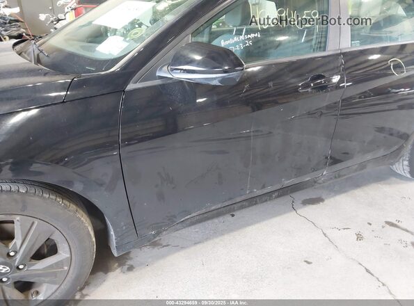 5NPLM4AG2NH071831 2022 HYUNDAI ELANTRA Black 