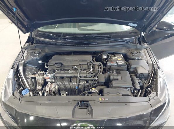 5NPLM4AG2NH071831 2022 HYUNDAI ELANTRA Black Widok z tyłu