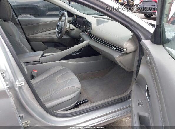 5NPLN4AG3NH058485 2022 HYUNDAI ELANTRA Silver წინა სალონის ხედი