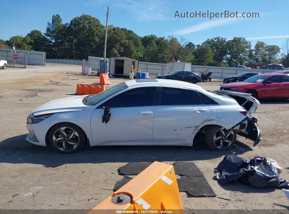 5NPLP4AG2NH074204 2022 HYUNDAI ELANTRA White 360 interior view