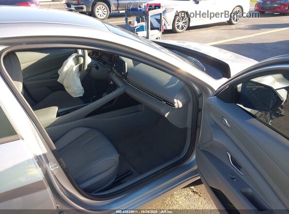 5NPLS4AG6NH076360 2022 HYUNDAI ELANTRA Silver Vista interior delantera